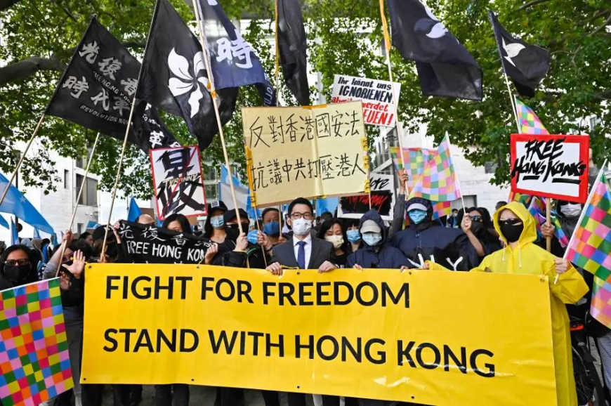 Hong Kong'da Sürgündeki Aktivistin Ailesine Baskı: Babası Tutuklandı