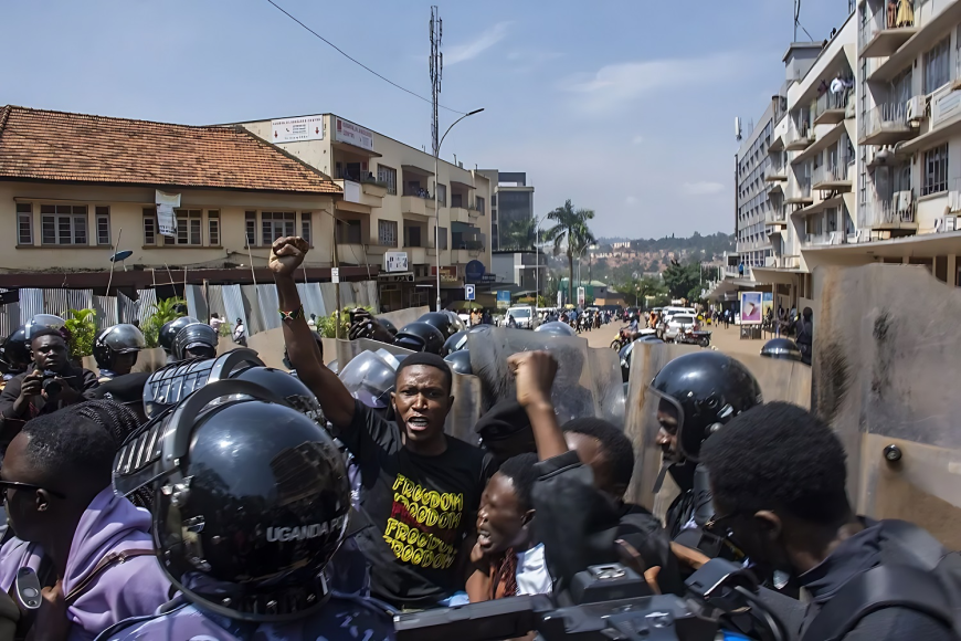 Uganda’da İnsan Hakları Savunucusu James’e hukuki taciz