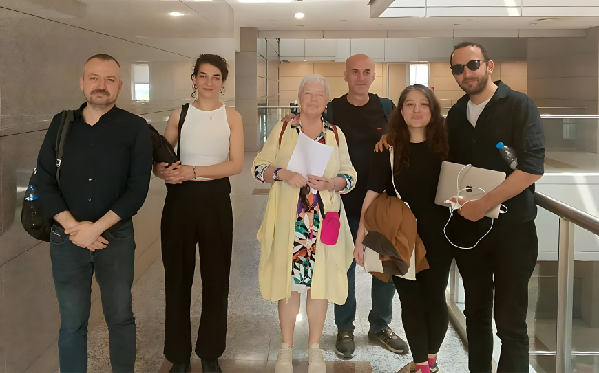Basın özgürlüğüne bir engel daha: Tuğçe Yılmaz gözaltına alındı