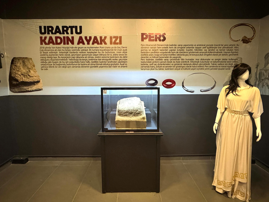 Van Müzesi’nden Özel Sergi: Urartu Dönemi’ne Ait Kadın Ayak İzi İlk Kez Ziyaretçilere Açıldı